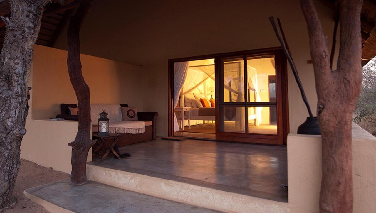 Kambaku Safari Lodge محمية تيمبافاتي غيم الغرفة الصورة